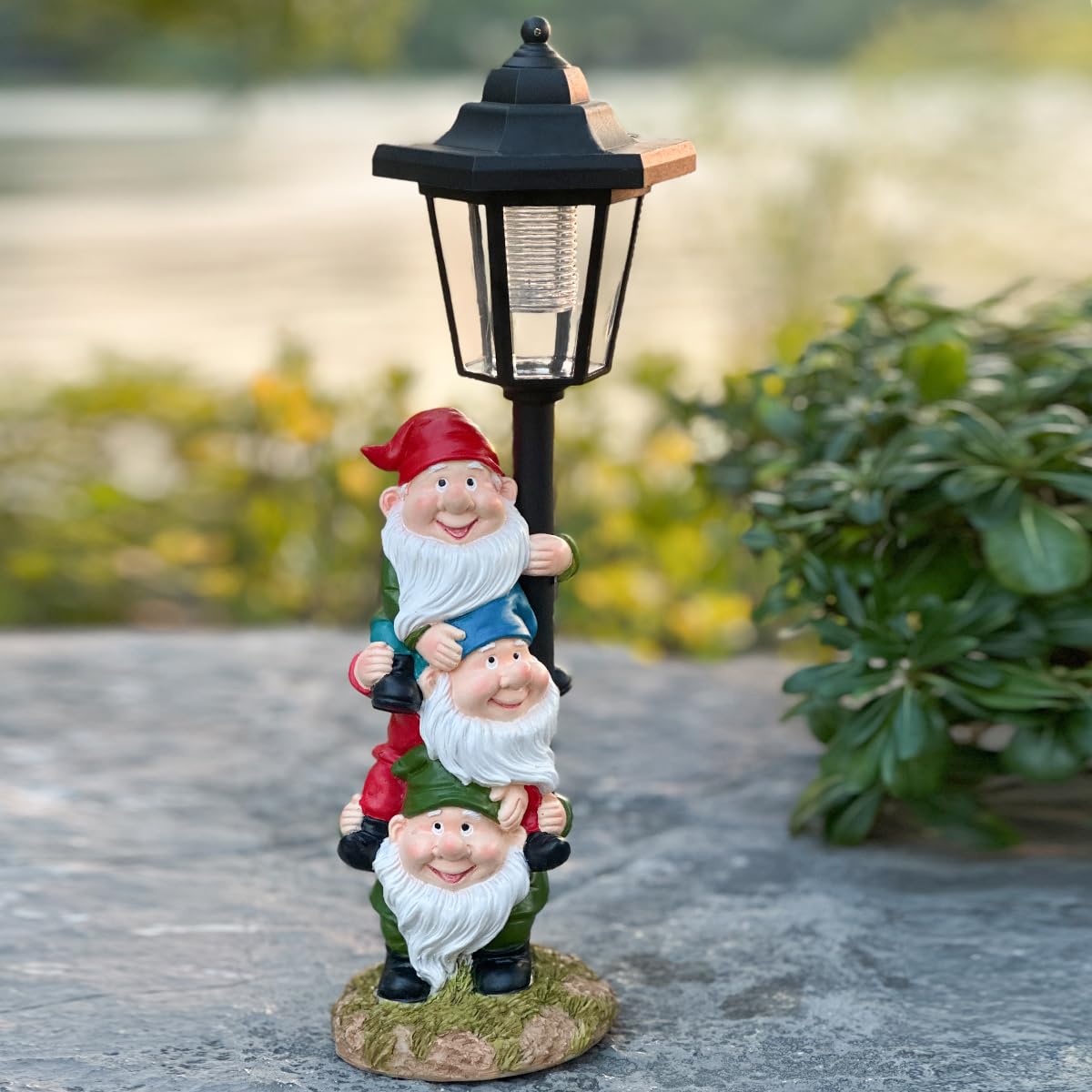 Solar Frog Garden Statue, Outside Frog Statue Gift - Outdoor Solar Garden Figurines Decorative Art Housewarming Gift Suitable for Balcony, Courtyard, and Lawn Decor