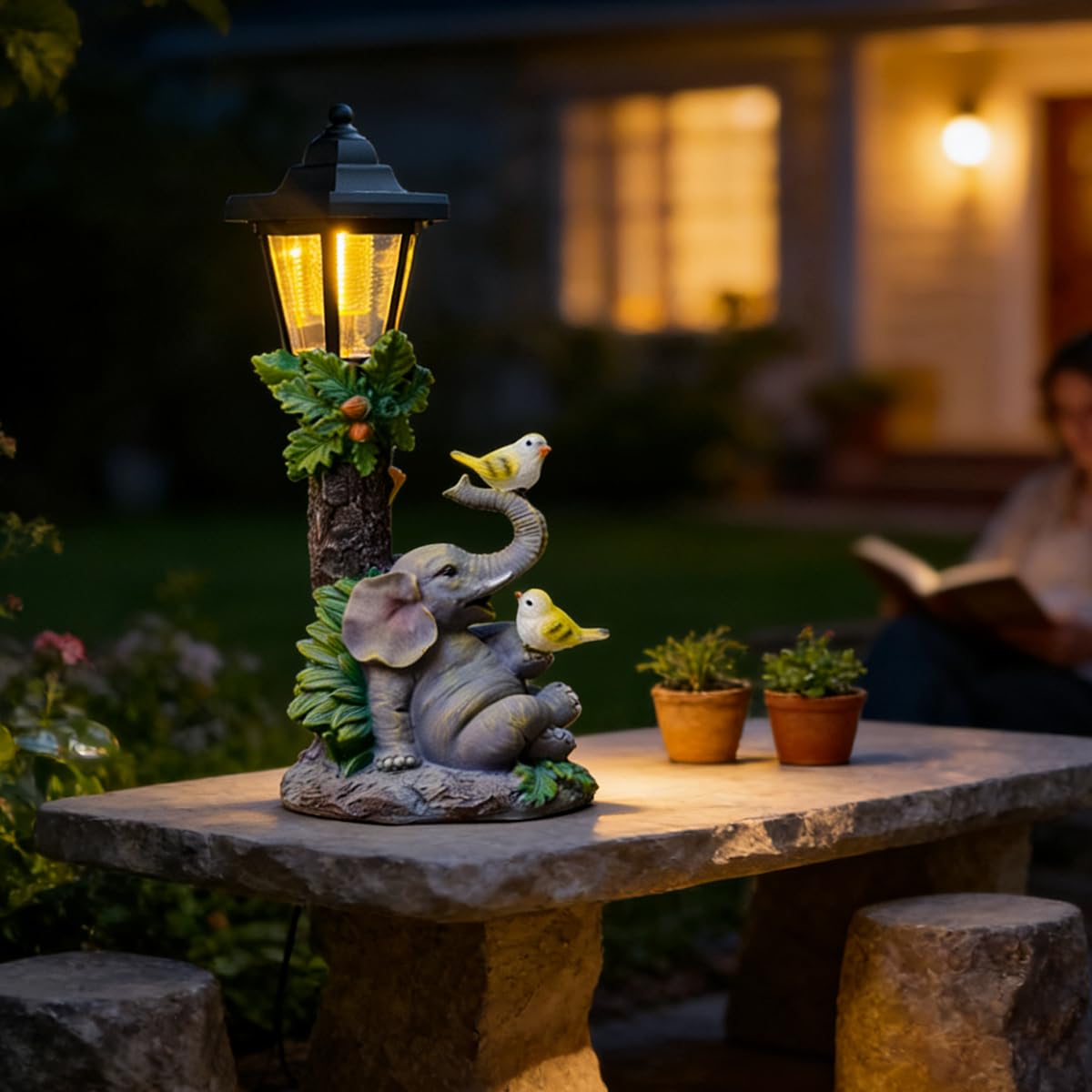 Solar Frog Garden Statue, Outside Frog Statue Gift - Outdoor Solar Garden Figurines Decorative Art Housewarming Gift Suitable for Balcony, Courtyard, and Lawn Decor
