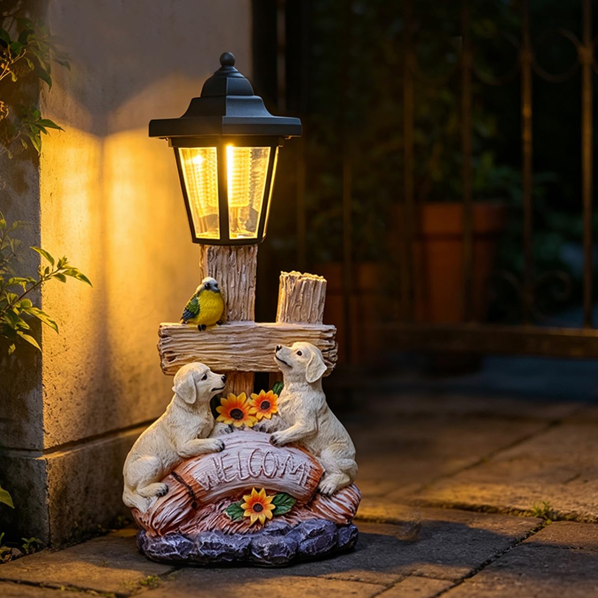 Solar Frog Garden Statue, Outside Frog Statue Gift - Outdoor Solar Garden Figurines Decorative Art Housewarming Gift Suitable for Balcony, Courtyard, and Lawn Decor
