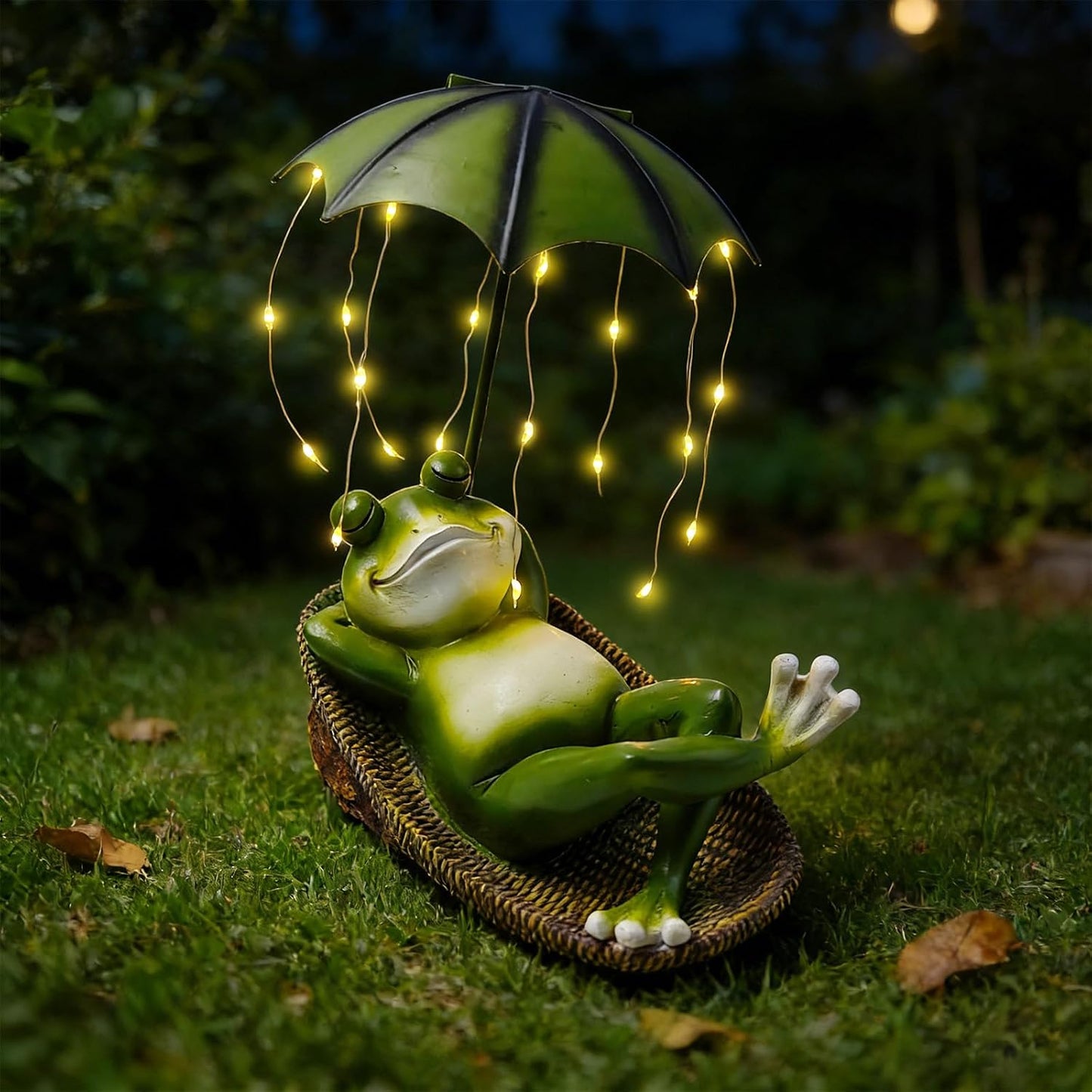 Solar Frog with Umbrella Statue - LED Solar Powered Garden Decor, Auto On/Off Waterproof Resin Outdoor Sculpture for Patio, Yard, Pond, Unique Gardening Gifts for Women & Mom