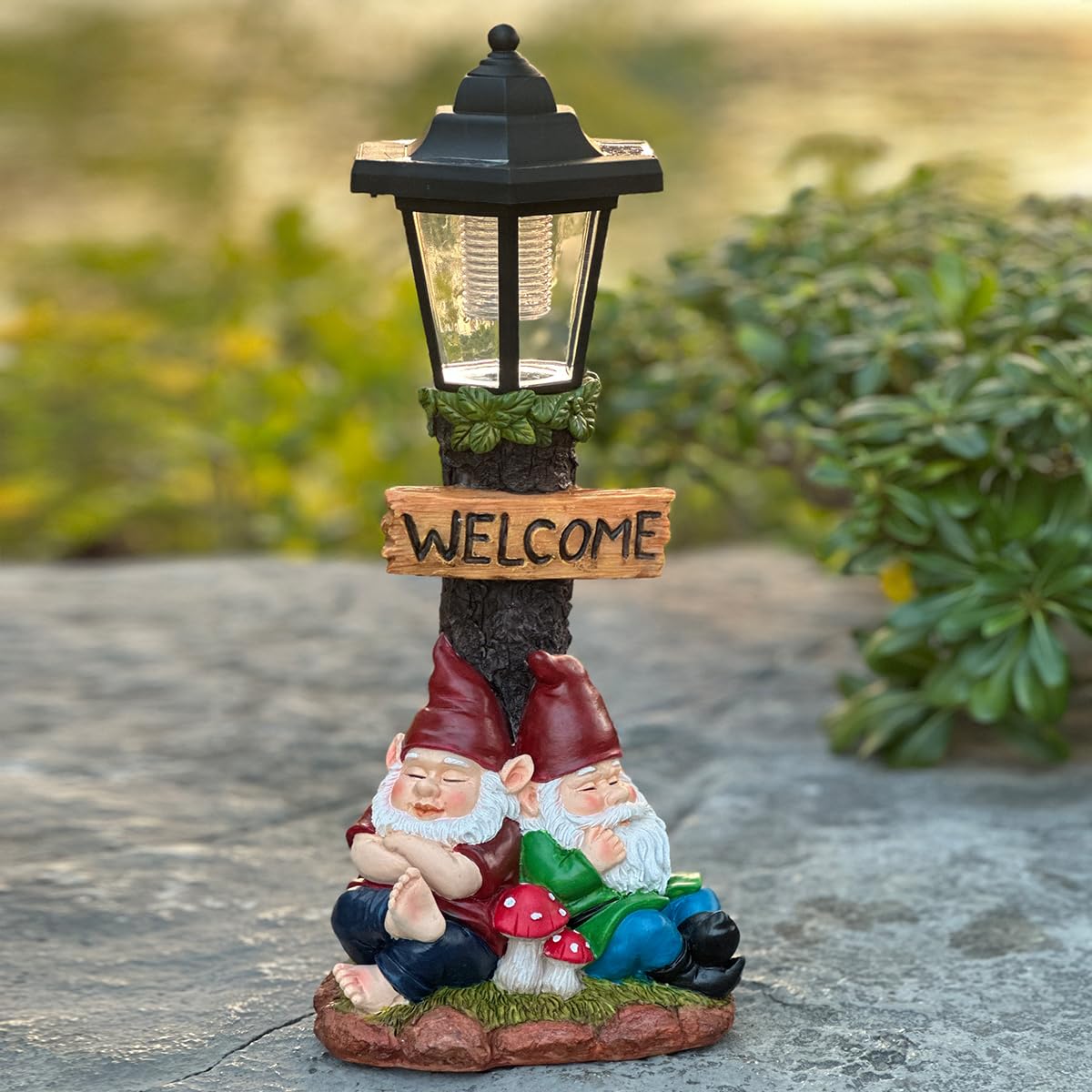 Solar Frog Garden Statue, Outside Frog Statue Gift - Outdoor Solar Garden Figurines Decorative Art Housewarming Gift Suitable for Balcony, Courtyard, and Lawn Decor