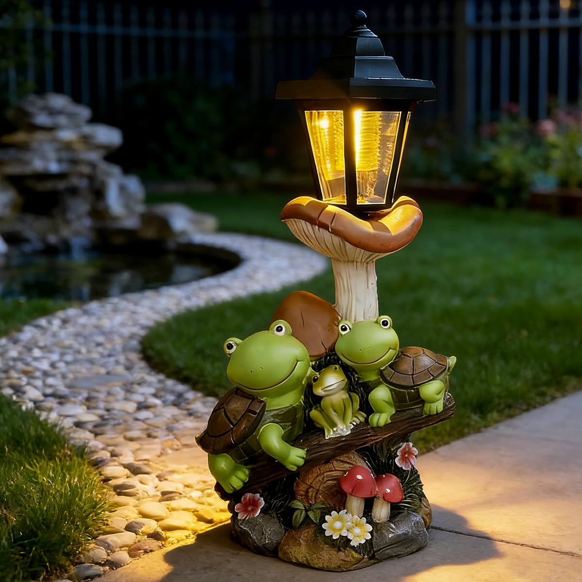 Solar Frog Garden Statue, Outside Frog Statue Gift - Outdoor Solar Garden Figurines Decorative Art Housewarming Gift Suitable for Balcony, Courtyard, and Lawn Decor